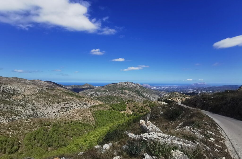 Ruta Coll de Garga-Cova Tamborí: Un Viaje a través de la Naturaleza y la Historia